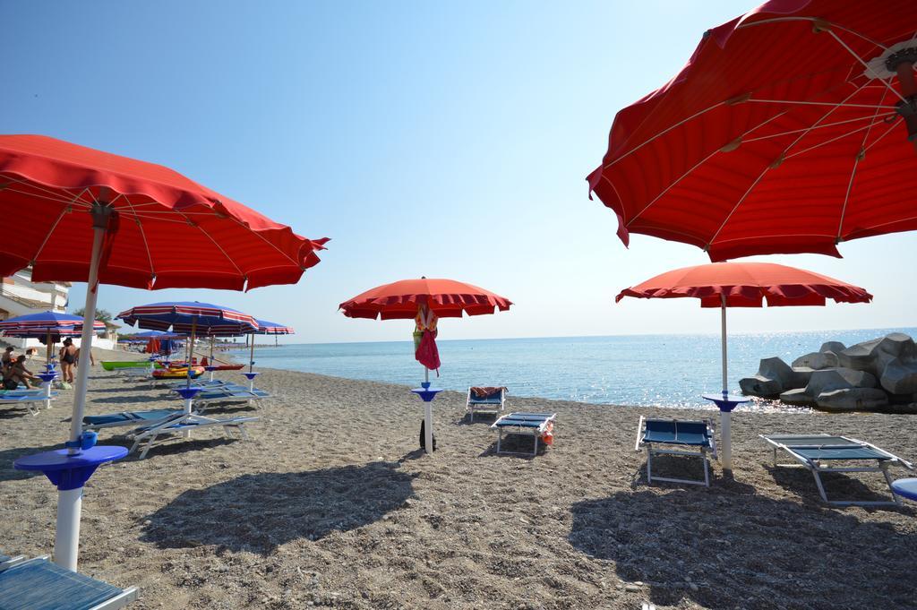 Hotel Residence Il Gabbiano Ciro Marina Exterior photo