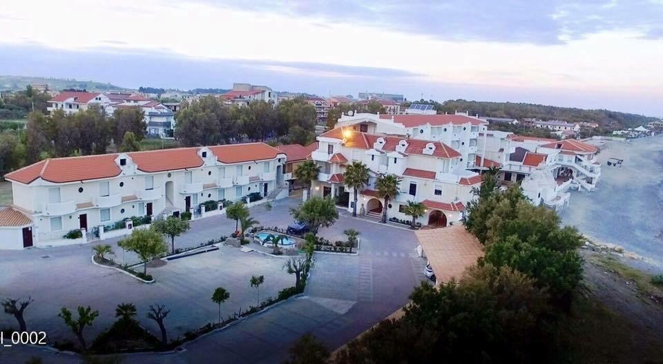 Hotel Residence Il Gabbiano Ciro Marina Exterior photo
